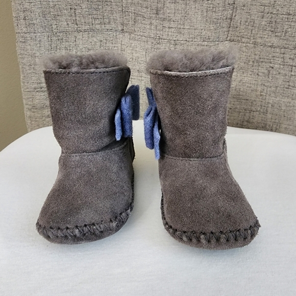 UGG size 2 / 3 kids toddler grey with blue bow Cassie infant - Picture 2 of 7